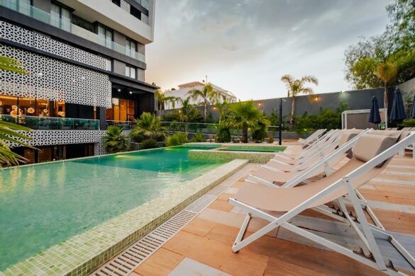 Ad Hotel Hydra - SillySuitcase
