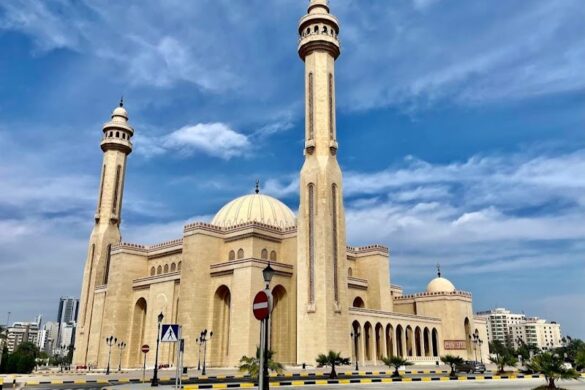 Al Fateh Grand Mosque - SillySuitcase
