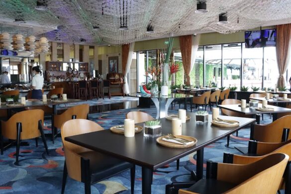 Amret Palace Pool Bar - SillySuitcase