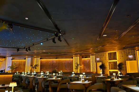 Babylonia Lounge - SillySuitcase