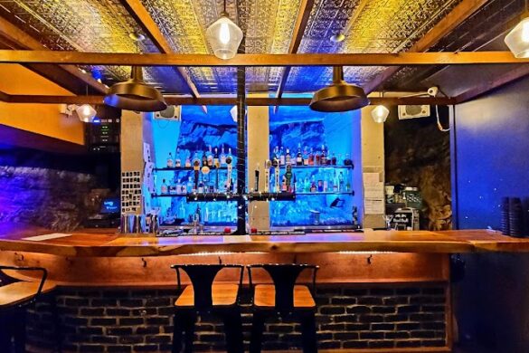 Bar Les Yeux Bleus - SillySuitcase