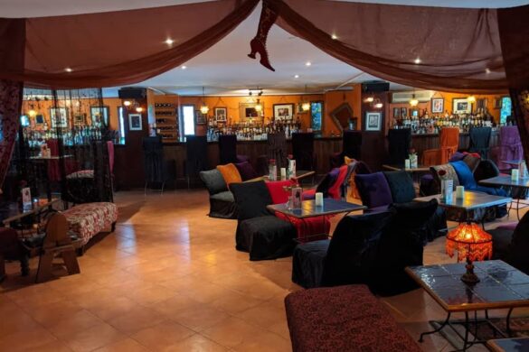 Black Rose Lounge - SillySuitcase