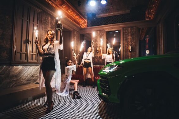 Bling Exclusive Night Club In Dubai Five Palm Jumeirah - SillySuitcase