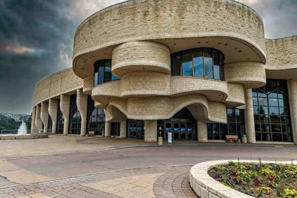 Canadian Museum Of History - SillySuitcase