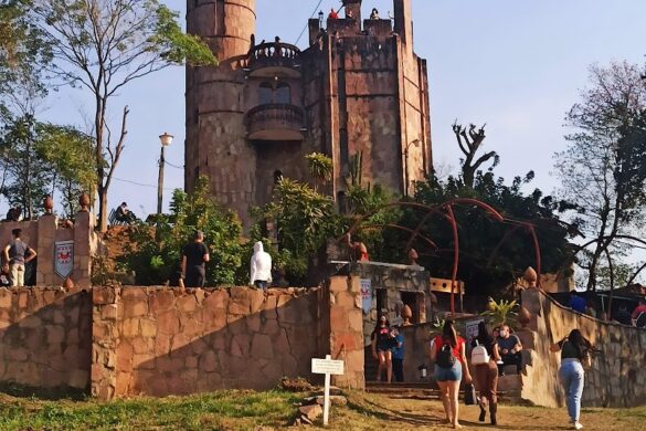 Castillo Echauri - SillySuitcase