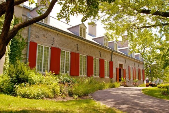 Ch Teau Ramezay Mus E Et Site Historique De Montr Al - SillySuitcase