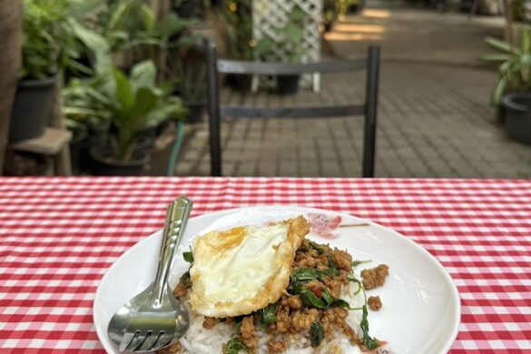 Cheap And Cheerful 30 Baht Thai Food - SillySuitcase