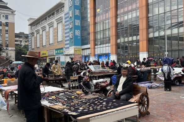 Chengdu Heritage Antique Market - SillySuitcase