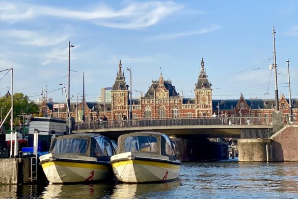 City Canal Cruise - SillySuitcase