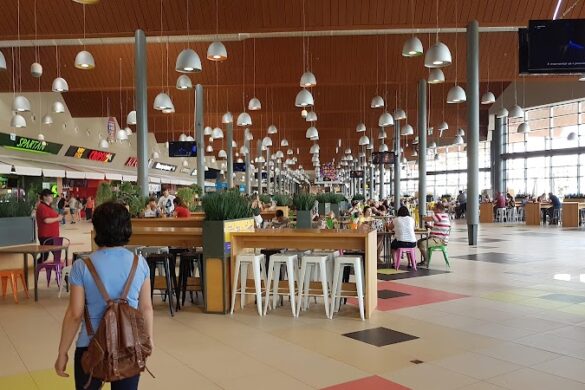 Coresi Shopping Center - SillySuitcase