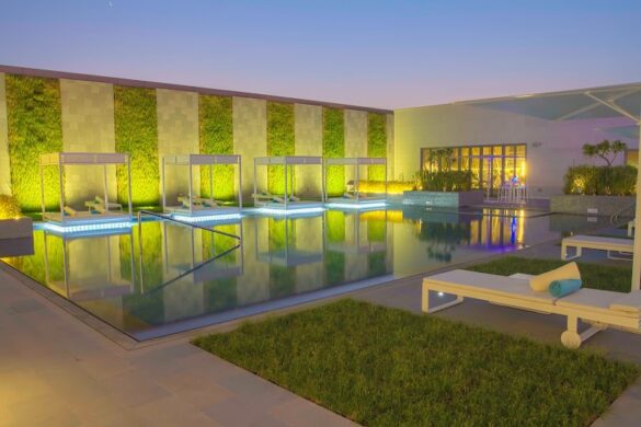 Elements Pool Lounge - SillySuitcase