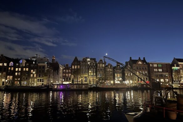 Free Walking Tour Amsterdam - SillySuitcase