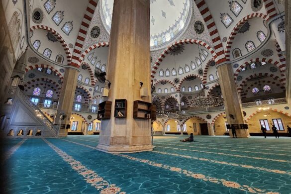 Ghana National Mosque Complex - SillySuitcase