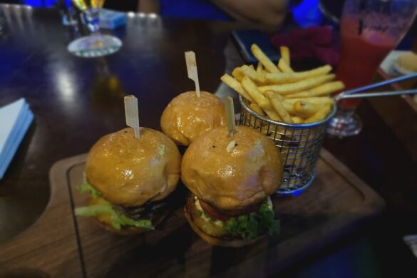 Grand Yard House Sports House - SillySuitcase
