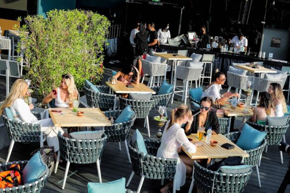 High Note Pool Sky Lounge - SillySuitcase