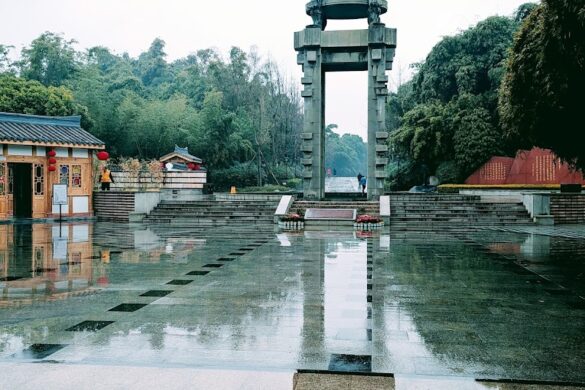Huanhuaxi Park North Gate 1 - SillySuitcase