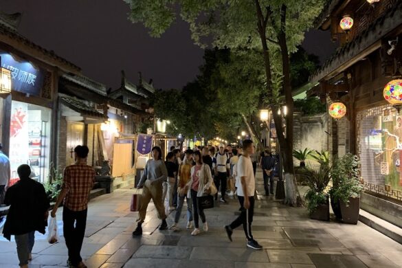 Kuan Alley And Zhai Alley - SillySuitcase