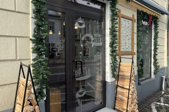 Le Petit Bistro - SillySuitcase