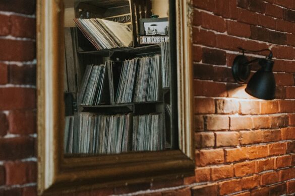 Needle Vinyl Bar - SillySuitcase