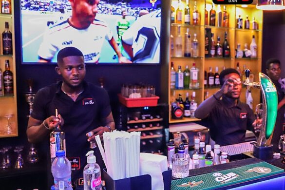 On The Rocks Bar Melcom Plus - SillySuitcase
