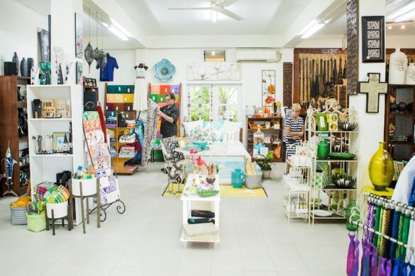 Pacific Jewell Gift Shop Garden Caf - SillySuitcase