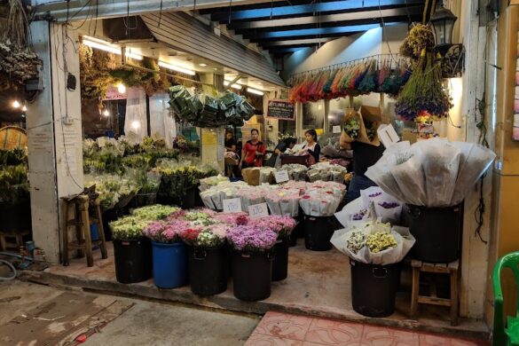 Pak Khlong Talat Flower Market - SillySuitcase