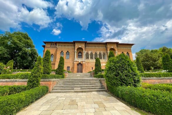 Palatul Mogo Oaia - SillySuitcase