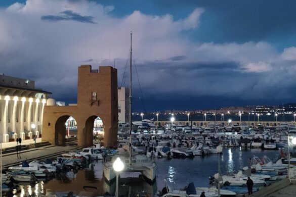 Port De Sidi Fredj - SillySuitcase