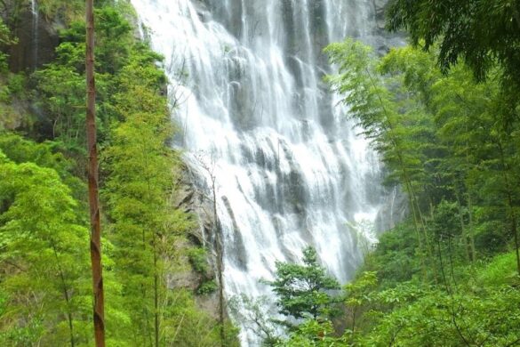 Qianlonggou Grand Waterfall - SillySuitcase