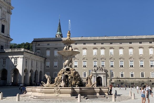 Residenzbrunnen - SillySuitcase