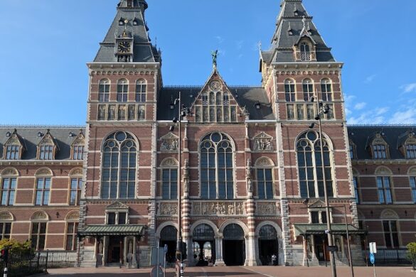 Rijksmuseum - SillySuitcase