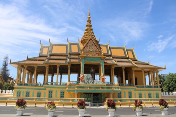 Royal Palace Park - SillySuitcase