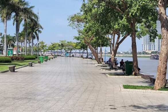 Sisowath Riverside Park - SillySuitcase