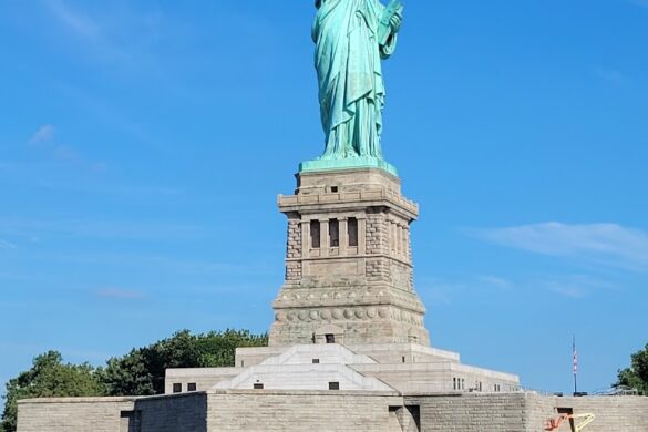 Statue Of Liberty - SillySuitcase