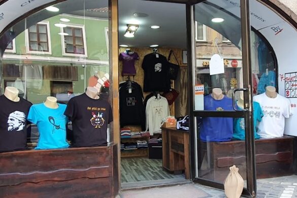 The T Shirt Box - SillySuitcase