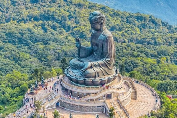 Tian Tan Buddha - SillySuitcase