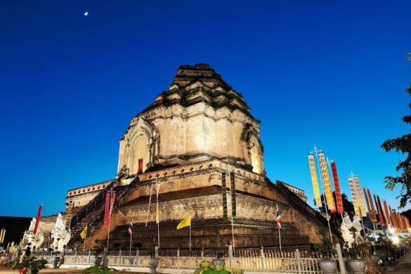 Wat Chedi Luang - SillySuitcase