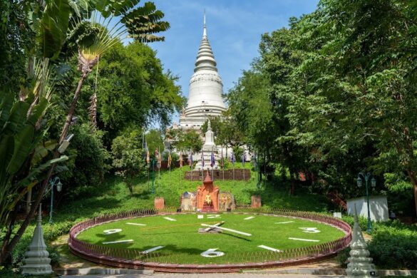 Wat Phnom Daun Penh - SillySuitcase
