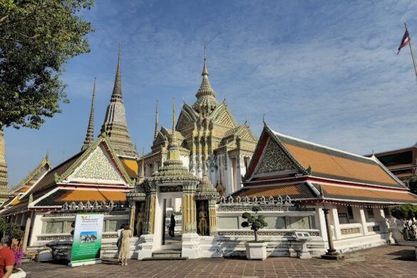 Wat Phra Chetuphon Wimon Mangkhalaram Rajwaramahawihan - SillySuitcase