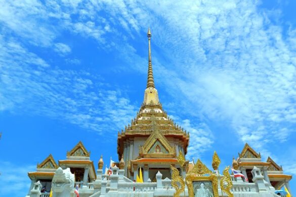 Wat Trai Mit Witthayaram Worawihan - SillySuitcase