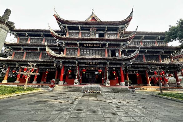 Wenshu Yuan Monastery - SillySuitcase