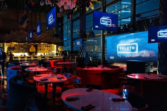 Zoloto Karaoke Lounge - SillySuitcase