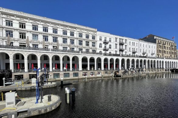 Alster Arcade - SillySuitcase