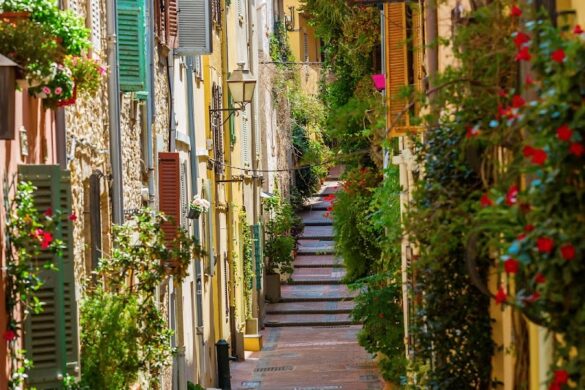 Antibes Free Walking Tours - SillySuitcase