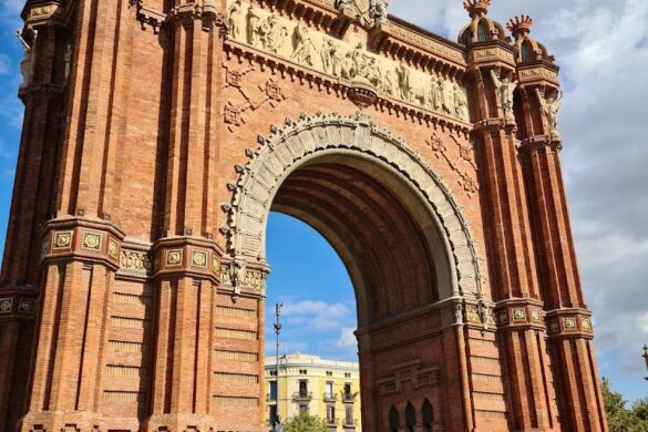 Arc De Triomf - SillySuitcase
