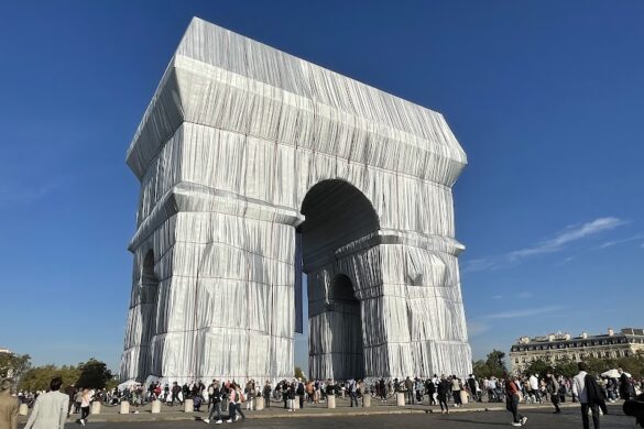 Arc De Triomphe - SillySuitcase