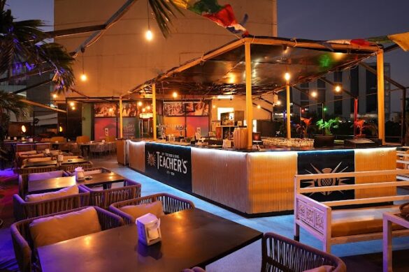 Backstage Lounge Bar - SillySuitcase