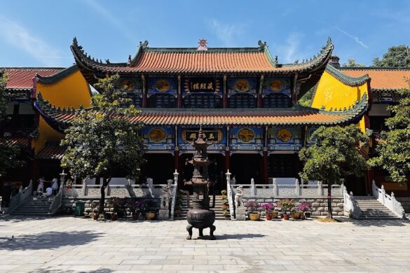 Baotong Temple - SillySuitcase