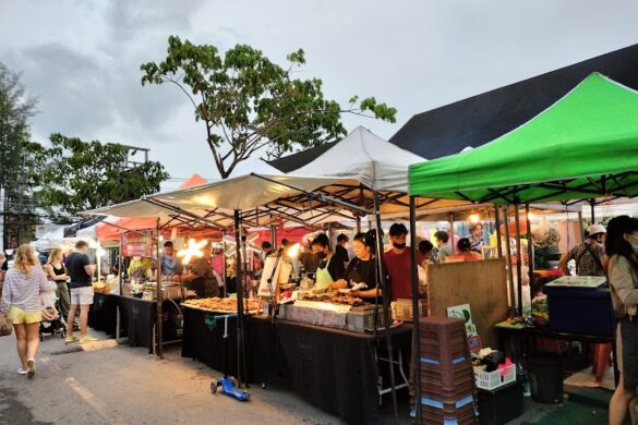 Boat Avenue Night Market - SillySuitcase