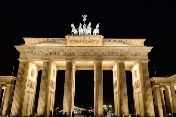 Brandenburg Gate - SillySuitcase